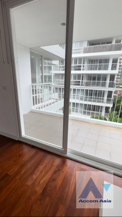 Pet friendly |  4 Bedrooms  Apartment For Rent in Sukhumvit, Bangkok  near BTS Ekkamai (1415696)