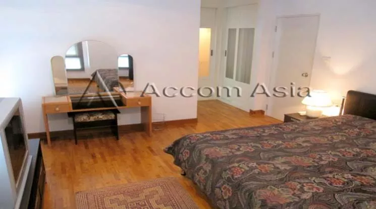  2 Bedrooms  Condominium For Rent in Sathorn, Bangkok  near MRT Lumphini (1515719)