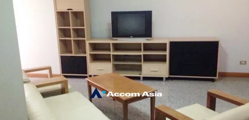  2 Bedrooms  Condominium For Rent & Sale in Ploenchit, Bangkok  near BTS Ploenchit (1515732)