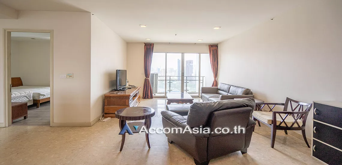  3 Bedrooms  Condominium For Rent in Sukhumvit, Bangkok  near BTS Ekkamai (1515876)