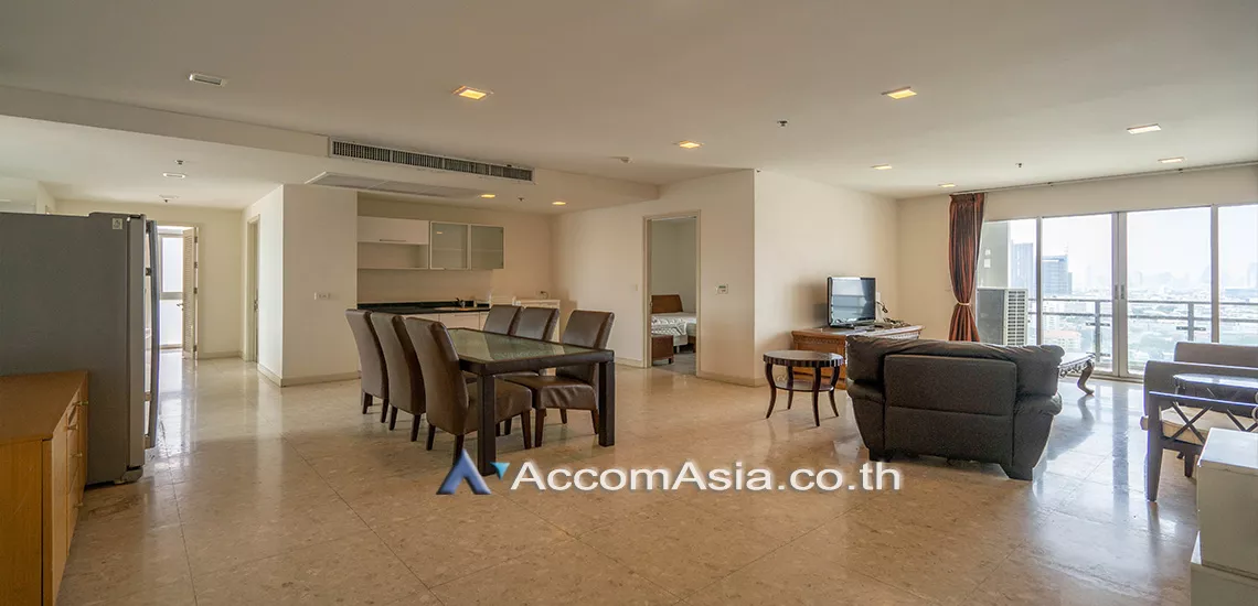  3 Bedrooms  Condominium For Rent in Sukhumvit, Bangkok  near BTS Ekkamai (1515876)