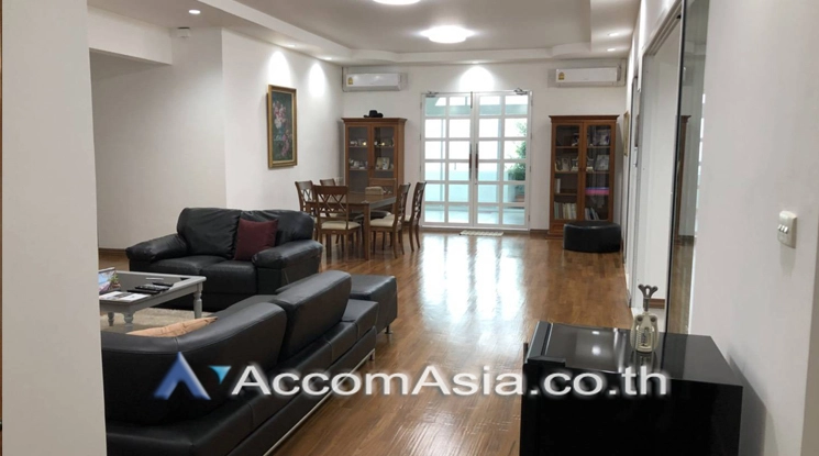  3 Bedrooms  Apartment For Rent in Sukhumvit, Bangkok  near BTS Thong Lo (1415881)