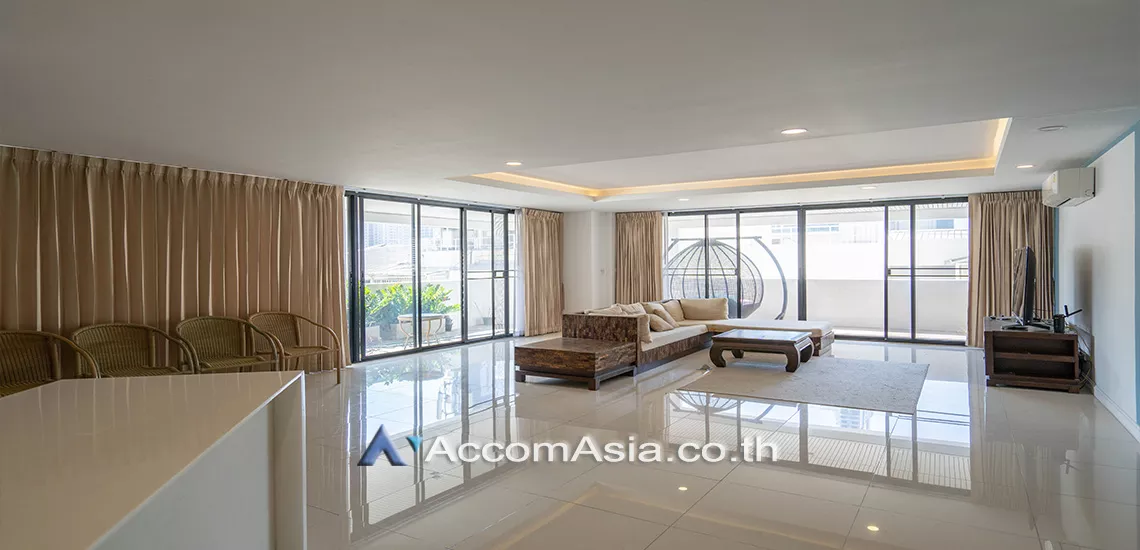  4 Bedrooms  Condominium For Rent in Sukhumvit, Bangkok  near BTS Nana (1515899)