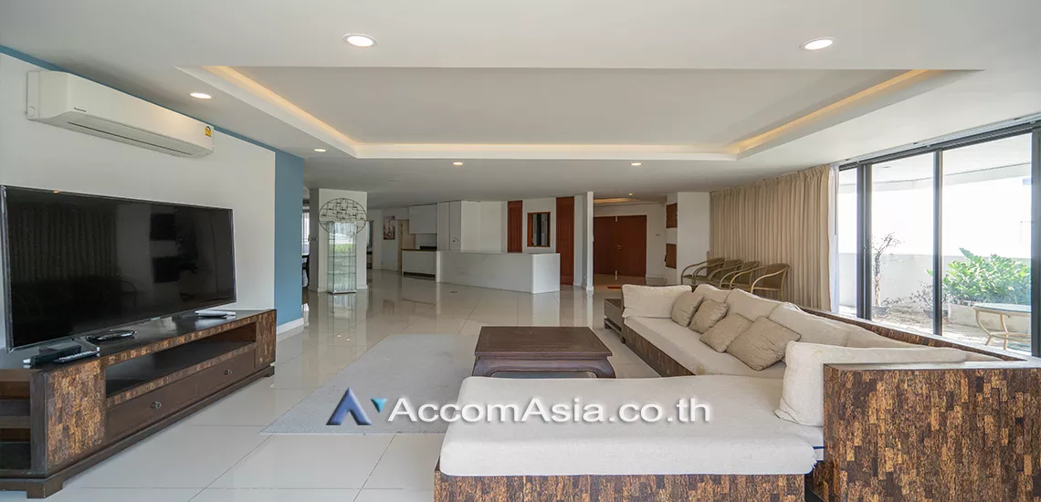  4 Bedrooms  Condominium For Rent in Sukhumvit, Bangkok  near BTS Nana (1515899)