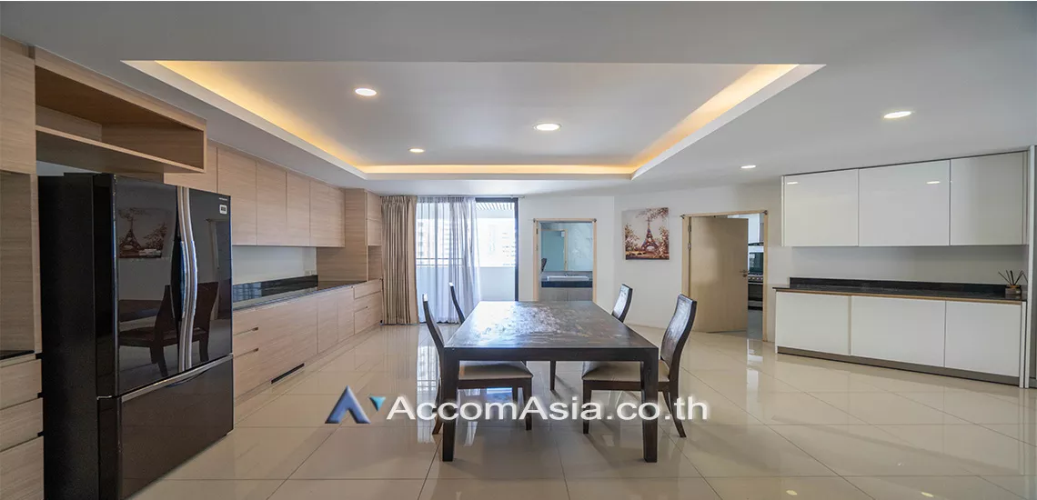  4 Bedrooms  Condominium For Rent in Sukhumvit, Bangkok  near BTS Nana (1515899)