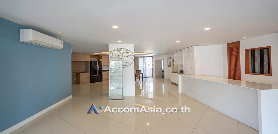  4 Bedrooms  Condominium For Rent in Sukhumvit, Bangkok  near BTS Nana (1515899)