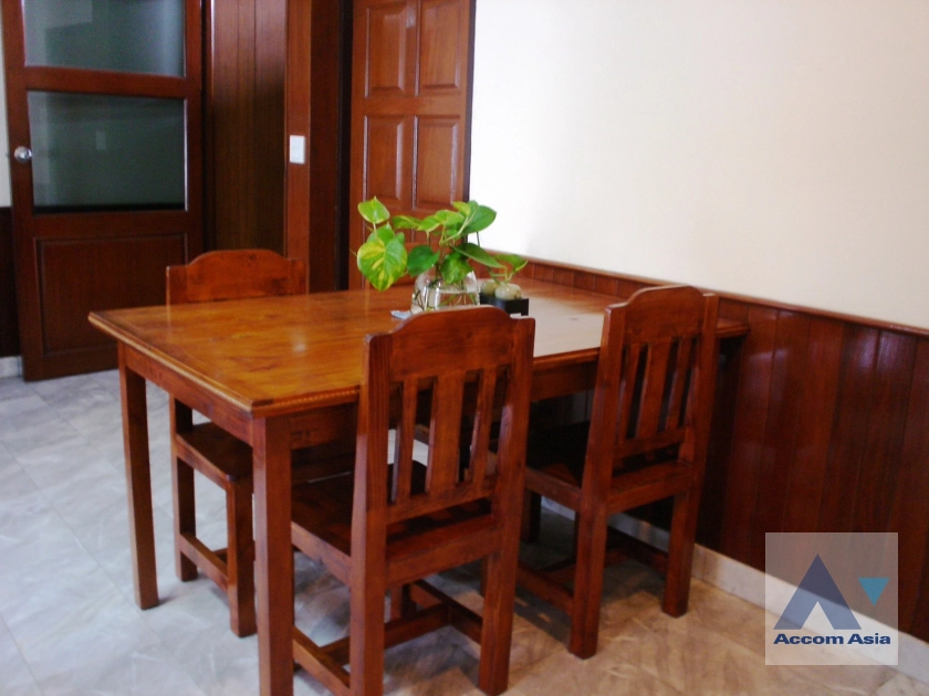  3 Bedrooms  Townhouse For Sale in Sukhumvit, Bangkok  near BTS Thong Lo (1716036)