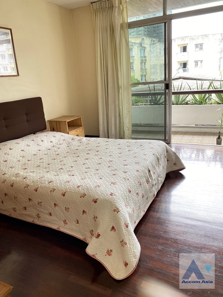  3 Bedrooms  Townhouse For Sale in Sukhumvit, Bangkok  near BTS Thong Lo (1716036)