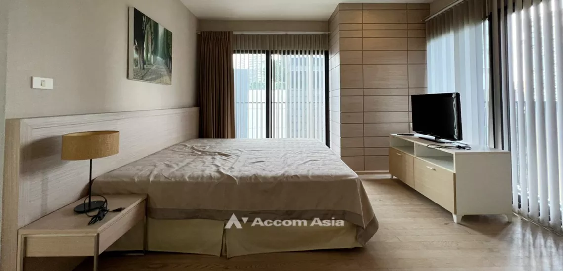  2 Bedrooms  Condominium For Rent in Sukhumvit, Bangkok  near BTS Thong Lo (1516051)