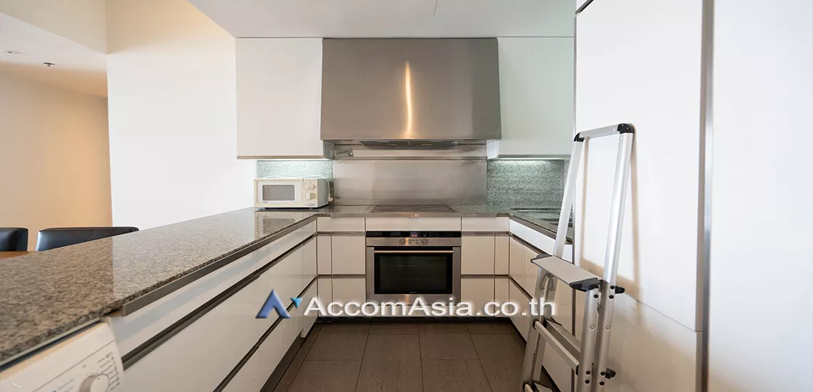  2 Bedrooms  Condominium For Rent in Sathorn, Bangkok  near BTS Chong Nonsi - MRT Lumphini (1516181)