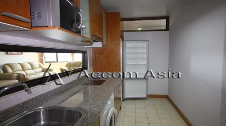  3 Bedrooms  Condominium For Rent in Sukhumvit, Bangkok  near BTS Phrom Phong (1516190)