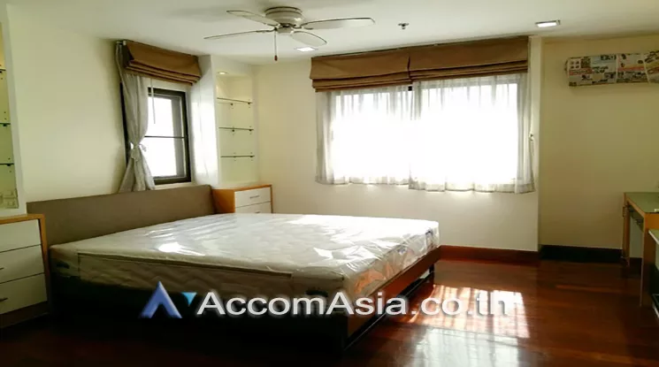 Pet friendly |  3 Bedrooms  Condominium For Rent in Sukhumvit, Bangkok  near BTS Nana (1516442)