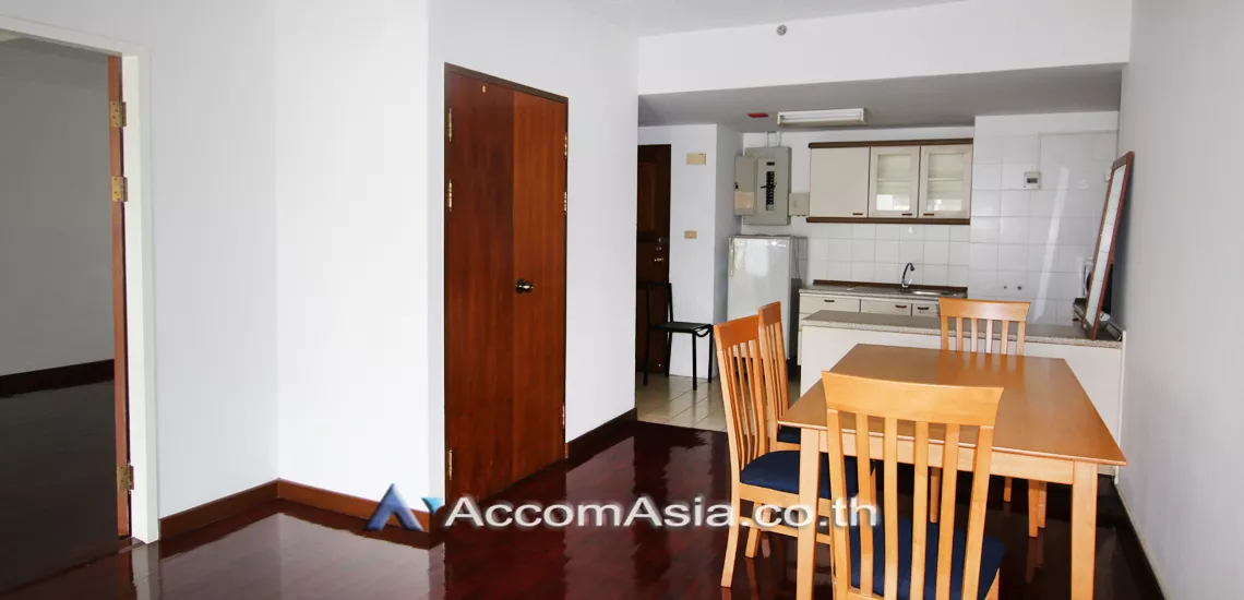  1 Bedroom  Condominium For Rent in Sathorn, Bangkok  near BTS Sala Daeng - MRT Lumphini (1516545)