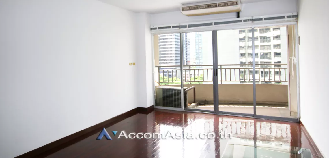  1 Bedroom  Condominium For Rent in Sathorn, Bangkok  near BTS Sala Daeng - MRT Lumphini (1516545)