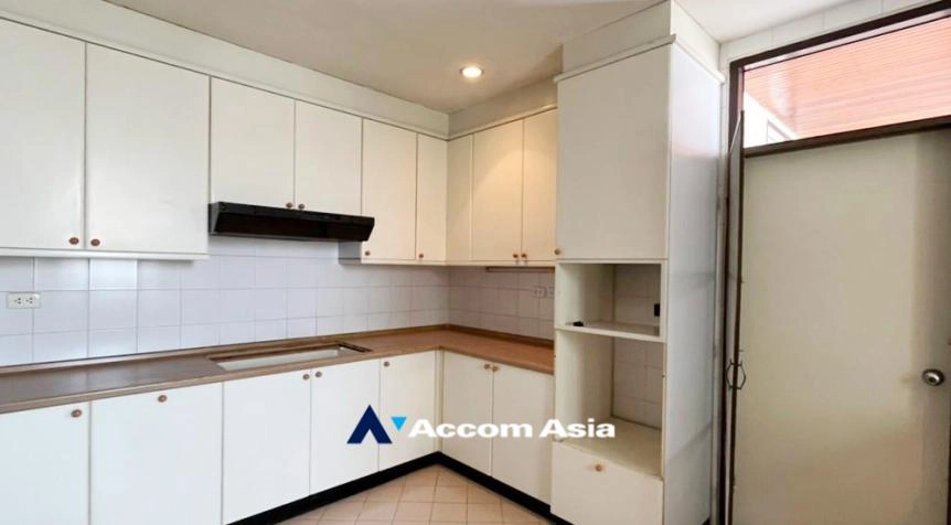 Pet friendly |  3 Bedrooms  Apartment For Rent in Sukhumvit, Bangkok  near BTS Asok - MRT Sukhumvit (1416622)