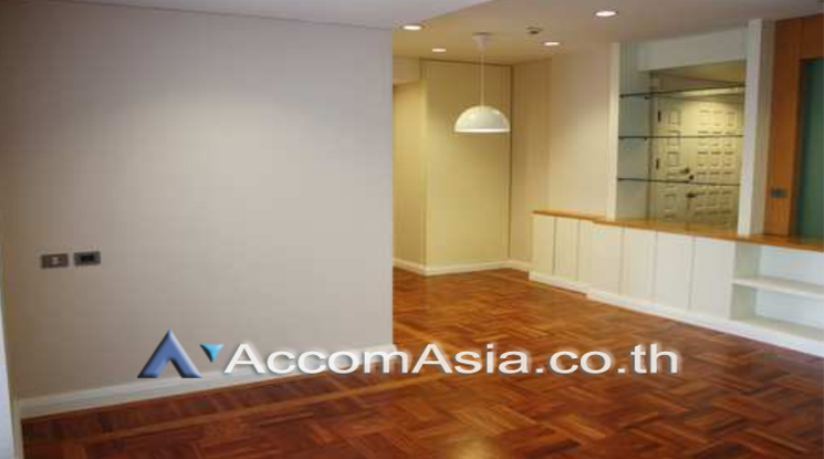  2 Bedrooms  Condominium For Rent in Ploenchit, Bangkok  near BTS Ratchadamri (1516695)