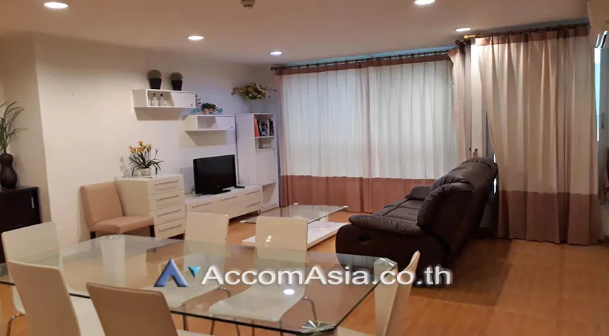  2 Bedrooms  Condominium For Rent in Sukhumvit, Bangkok  near BTS Ekkamai (1516844)