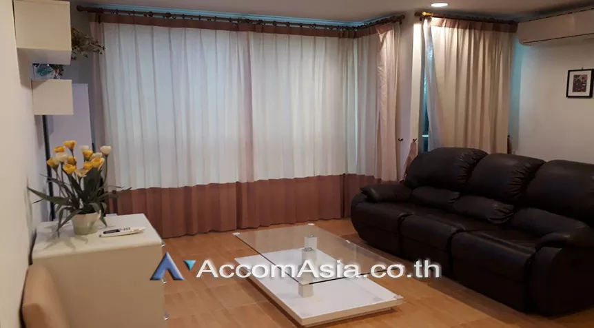  2 Bedrooms  Condominium For Rent in Sukhumvit, Bangkok  near BTS Ekkamai (1516844)