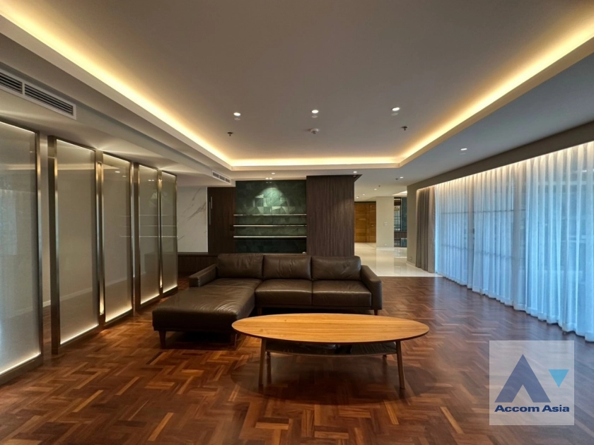 Pet friendly |  3 Bedrooms  Condominium For Rent in Sukhumvit, Bangkok  near BTS Phrom Phong (20703)