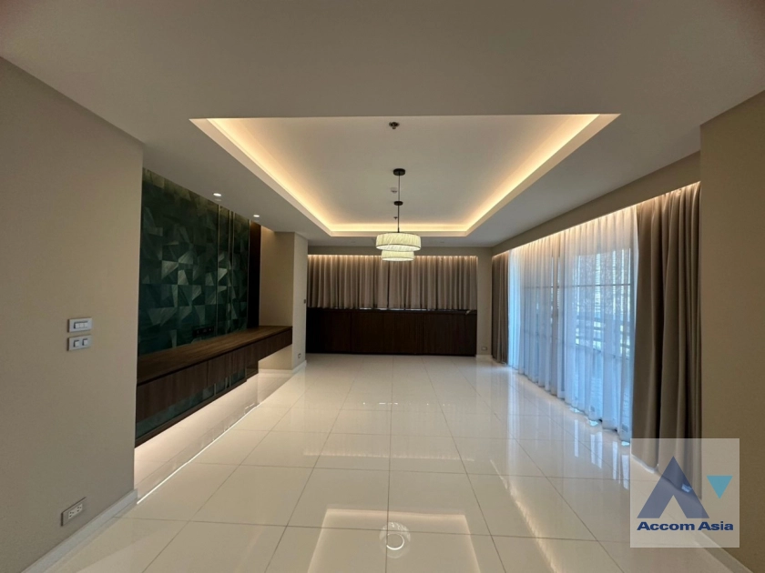 Pet friendly |  3 Bedrooms  Condominium For Rent in Sukhumvit, Bangkok  near BTS Phrom Phong (20703)