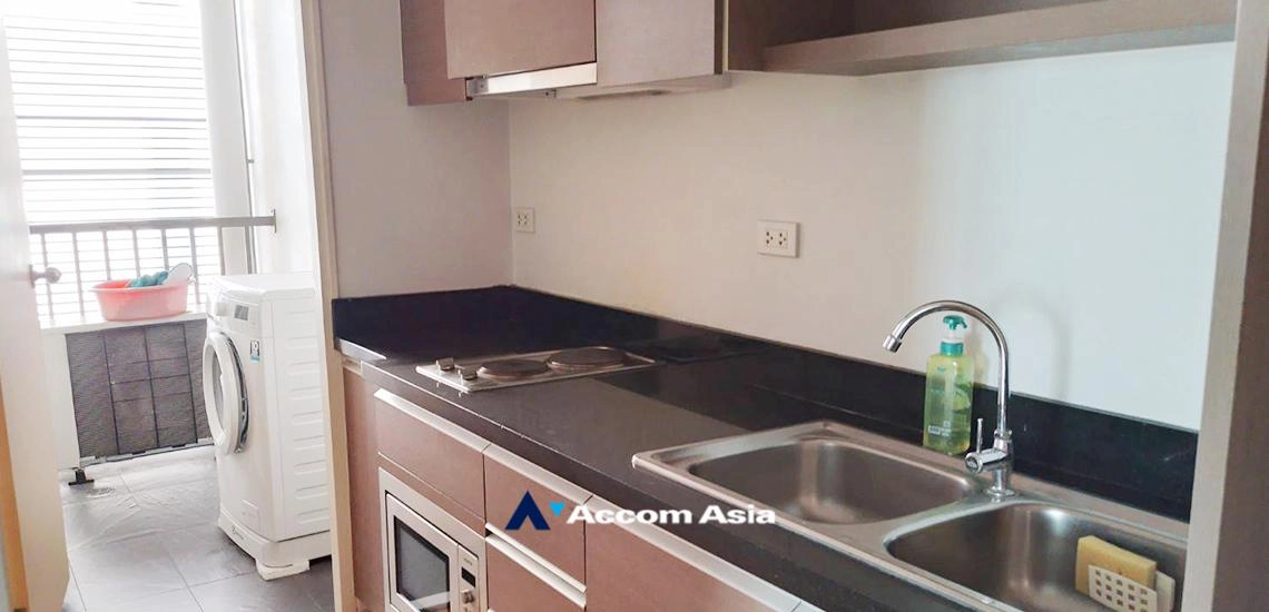  2 Bedrooms  Condominium For Rent in Sukhumvit, Bangkok  near BTS Ekkamai (1517016)