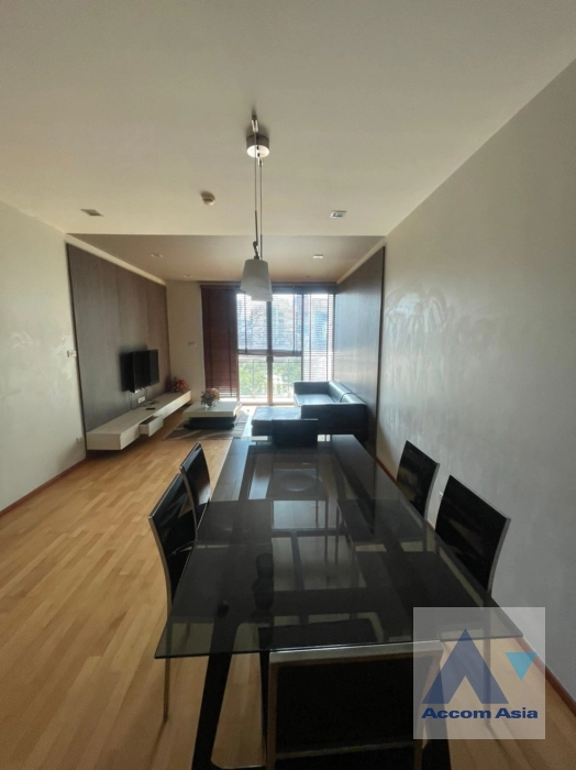  2 Bedrooms  Condominium For Rent in Sukhumvit, Bangkok  near BTS Ekkamai (1517017)