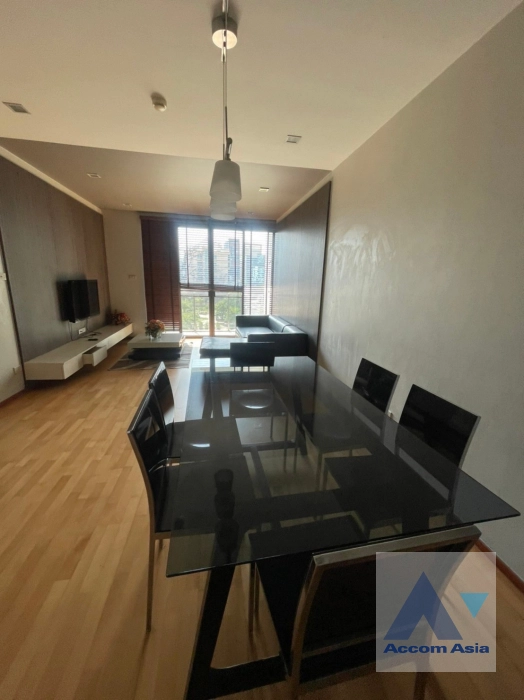  2 Bedrooms  Condominium For Rent in Sukhumvit, Bangkok  near BTS Ekkamai (1517017)