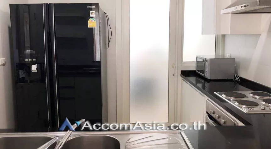  3 Bedrooms  Condominium For Rent in Sukhumvit, Bangkok  near BTS Phrom Phong (1517061)