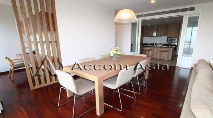  3 Bedrooms  Apartment For Rent in Sukhumvit, Bangkok  near BTS Phrom Phong (1417166)