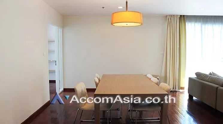  3 Bedrooms  Apartment For Rent in Sukhumvit, Bangkok  near BTS Phrom Phong (1417170)