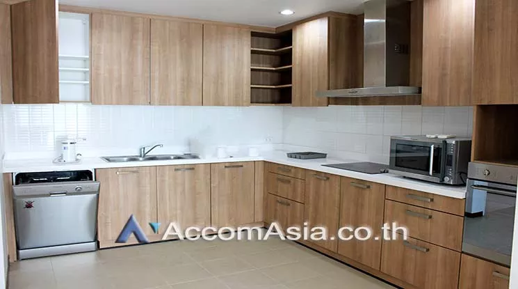  3 Bedrooms  Apartment For Rent in Sukhumvit, Bangkok  near BTS Phrom Phong (1417170)