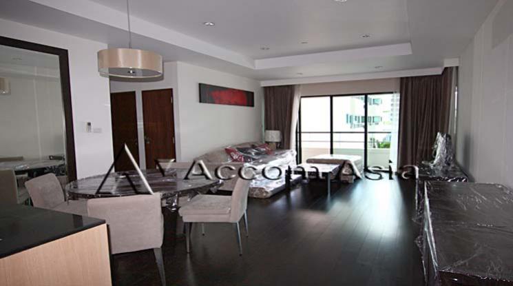  2 Bedrooms  Condominium For Rent in Sathorn, Bangkok  near BTS Sala Daeng - MRT Lumphini (1517186)