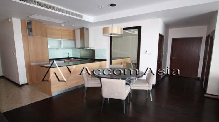  2 Bedrooms  Condominium For Rent in Sathorn, Bangkok  near BTS Sala Daeng - MRT Lumphini (1517186)