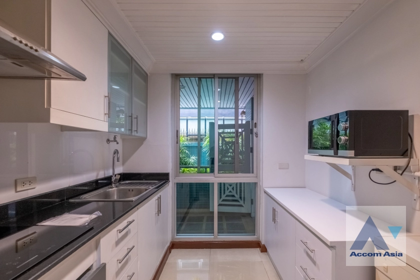  1 Bedroom  Apartment For Rent in Sukhumvit, Bangkok  near BTS Ploenchit (1417267)