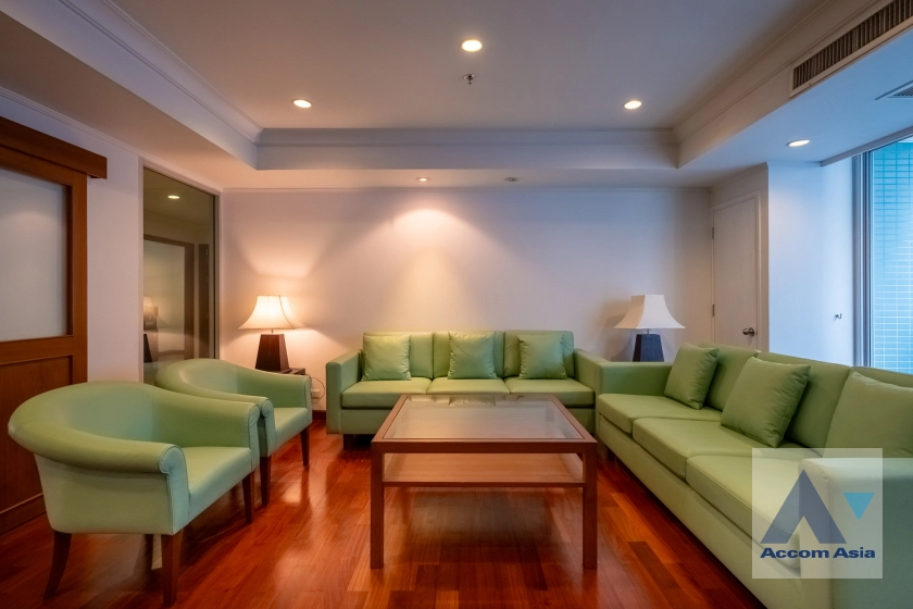  3 Bedrooms  Apartment For Rent in Sukhumvit, Bangkok  near BTS Ploenchit (1417269)