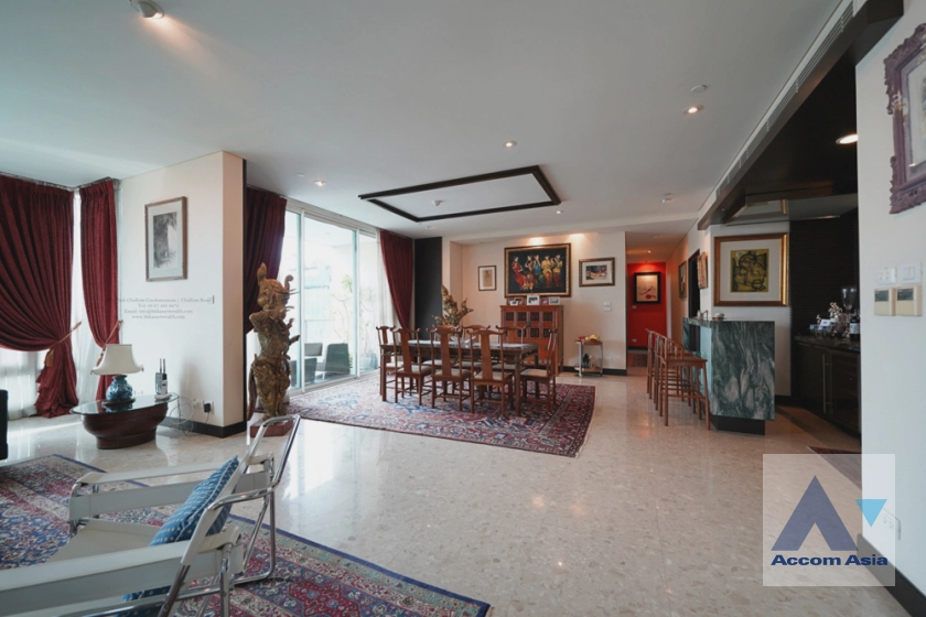  4 Bedrooms  Condominium For Sale in Ploenchit, Bangkok  near BTS Chitlom (1517439)