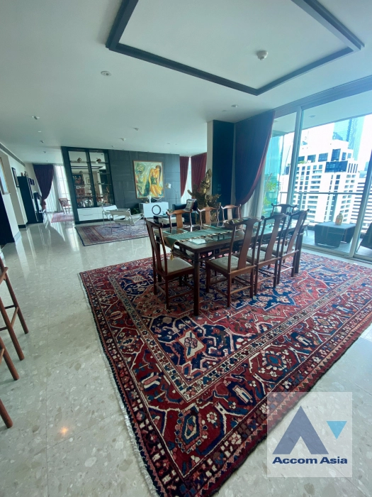  4 Bedrooms  Condominium For Sale in Ploenchit, Bangkok  near BTS Chitlom (1517439)