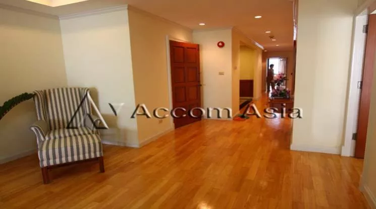  3 Bedrooms  Apartment For Rent in Sukhumvit, Bangkok  near BTS Phrom Phong (1417512)