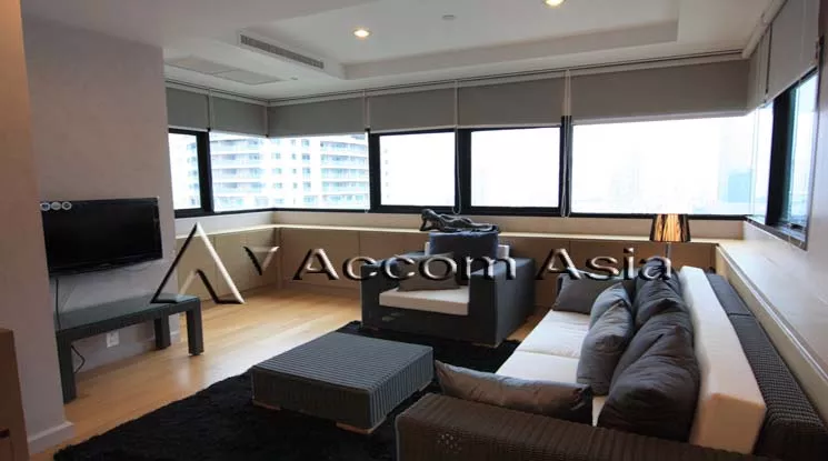  1 Bedroom  Condominium For Rent in Sathorn, Bangkok  near BTS Sala Daeng - MRT Lumphini (1517588)