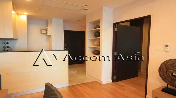  1 Bedroom  Condominium For Rent in Sathorn, Bangkok  near BTS Sala Daeng - MRT Lumphini (1517588)