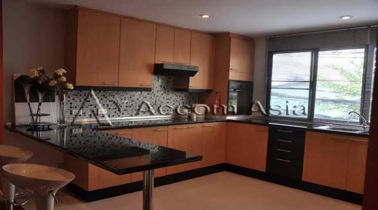  2 Bedrooms  Condominium For Rent in Ploenchit, Bangkok  near BTS Ploenchit (1517672)