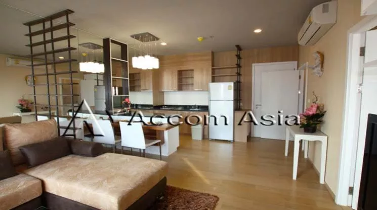  1 Bedroom  Condominium For Rent in Charoen Nakhon, Bangkok  near BTS Krung Thon Buri (1517687)