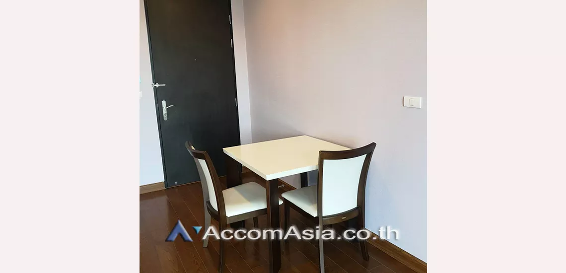  1 Bedroom  Condominium For Rent in Ploenchit, Bangkok  near BTS Chitlom (1517771)