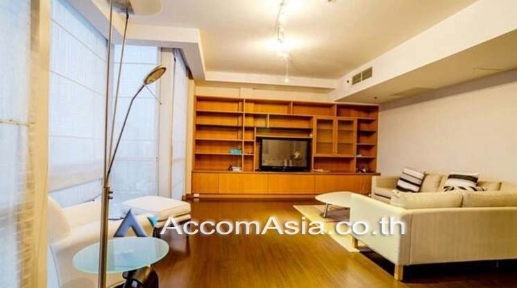  2 Bedrooms  Condominium For Rent in Ploenchit, Bangkok  near BTS Chitlom (20708)