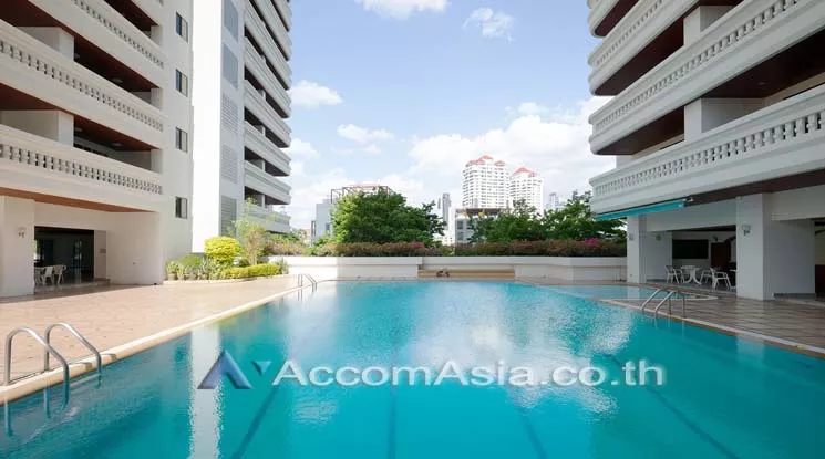  3 Bedrooms  Apartment For Rent in Sukhumvit, Bangkok  near BTS Thong Lo (1417939)