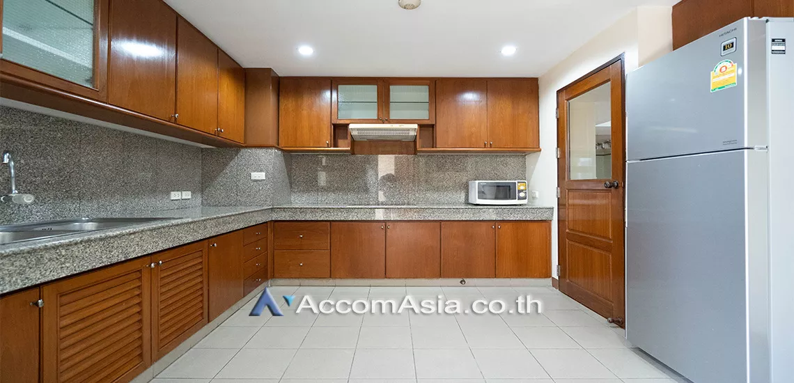  3 Bedrooms  Apartment For Rent in Sukhumvit, Bangkok  near BTS Thong Lo (1417970)