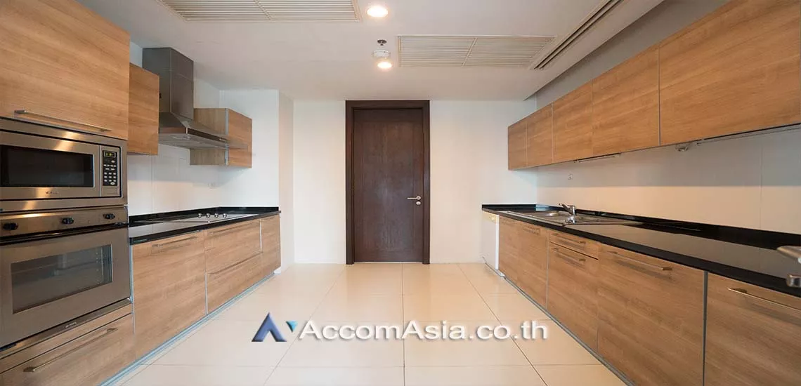  3 Bedrooms  Apartment For Rent in Sukhumvit, Bangkok  near BTS Thong Lo (1418021)