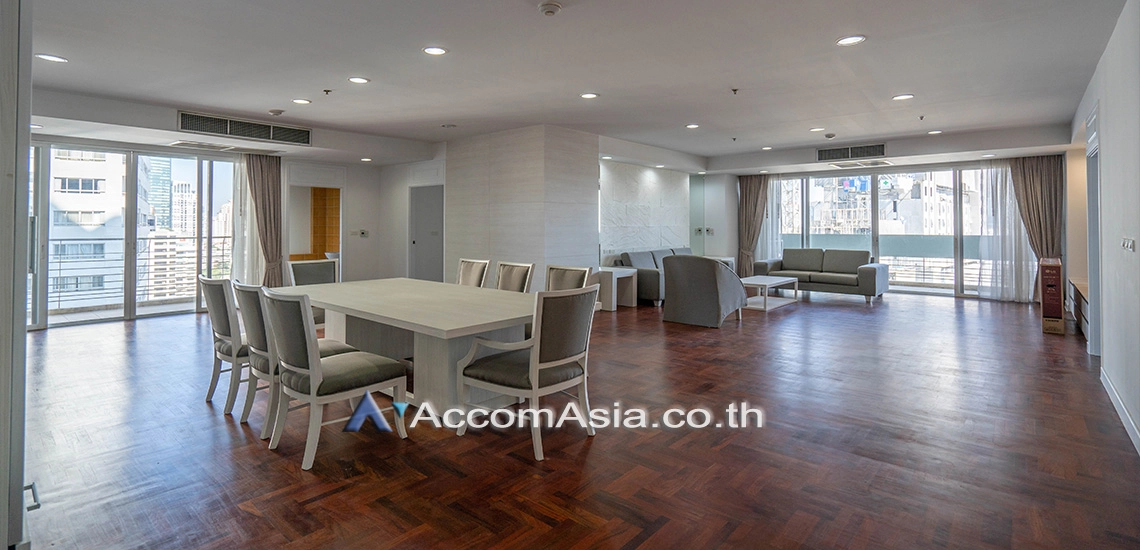  3 Bedrooms  Apartment For Rent in Sukhumvit, Bangkok  near BTS Phrom Phong (1418231)