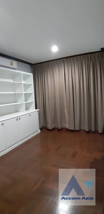  3 Bedrooms  Townhouse For Rent in Sukhumvit, Bangkok  near BTS Phrom Phong (1818235)