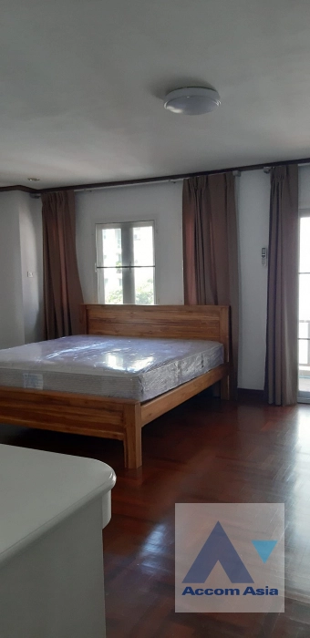  3 Bedrooms  Townhouse For Rent in Sukhumvit, Bangkok  near BTS Phrom Phong (1818235)